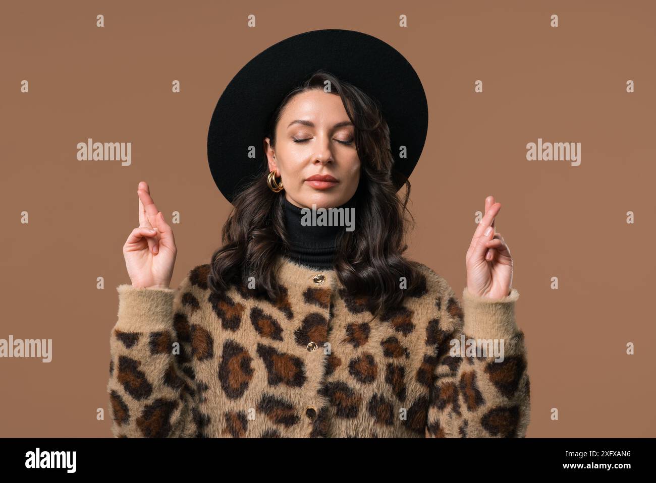 Lady begging hi res stock photography and images Page 11 Alamy