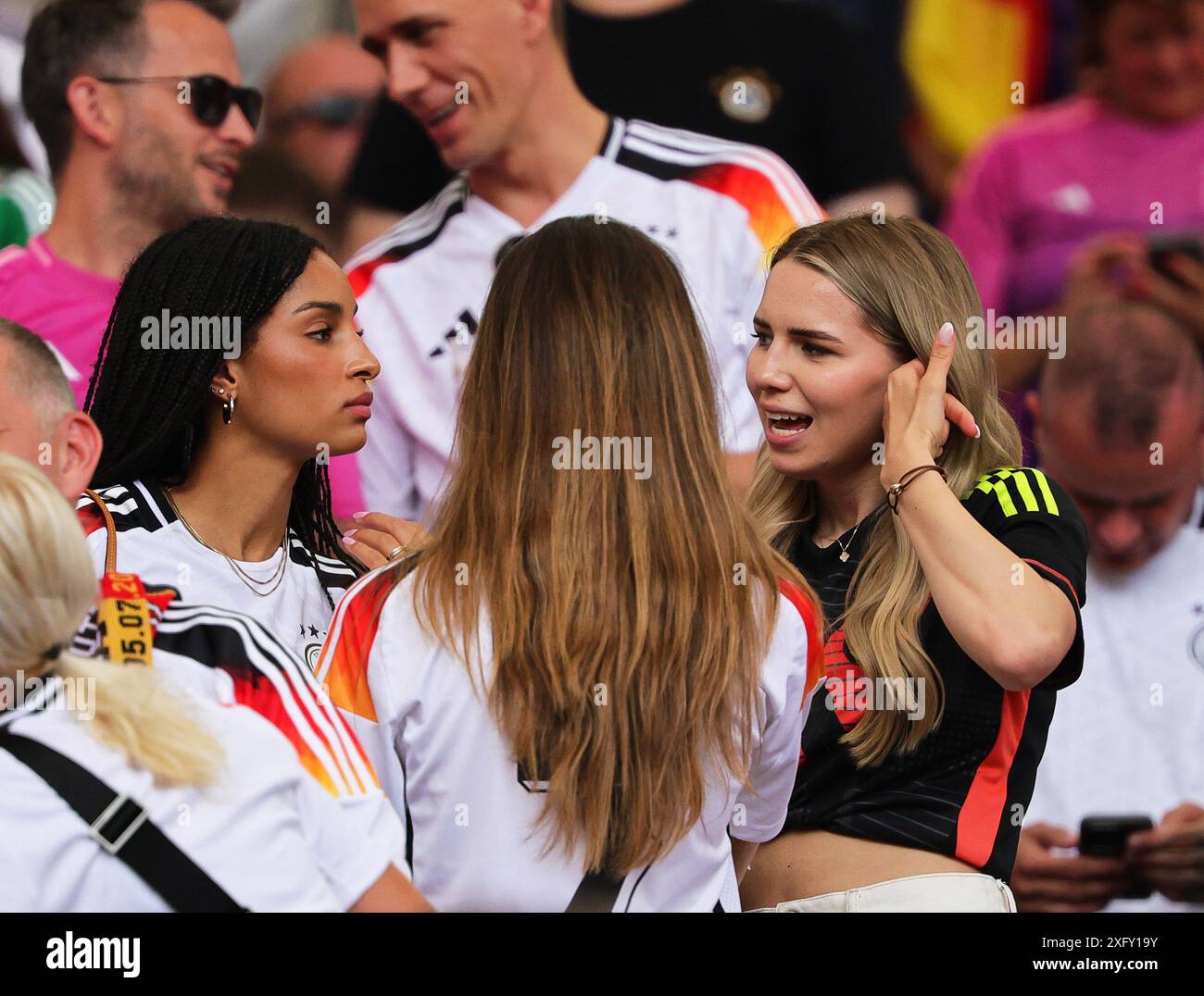 L r anika hi-res stock photography and images - Alamy