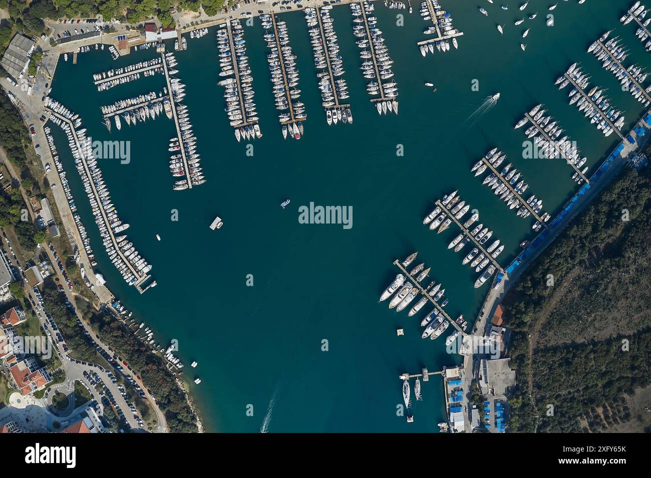 Aerial view docks hi-res stock photography and images - Alamy