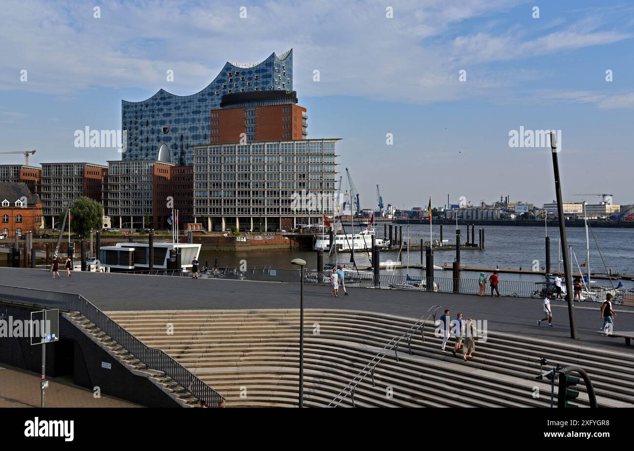 Europe, Germany, Hanseatic City of Hamburg, Port, Elbe, Elbphilharmonie ...