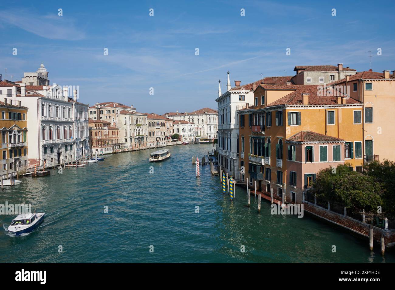 Holidays on canal hi-res stock photography and images - Alamy