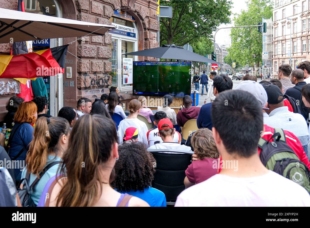 Frankfurt, Germany. July 5, 2024. Fans schauen in einem Kiosk das Spiel