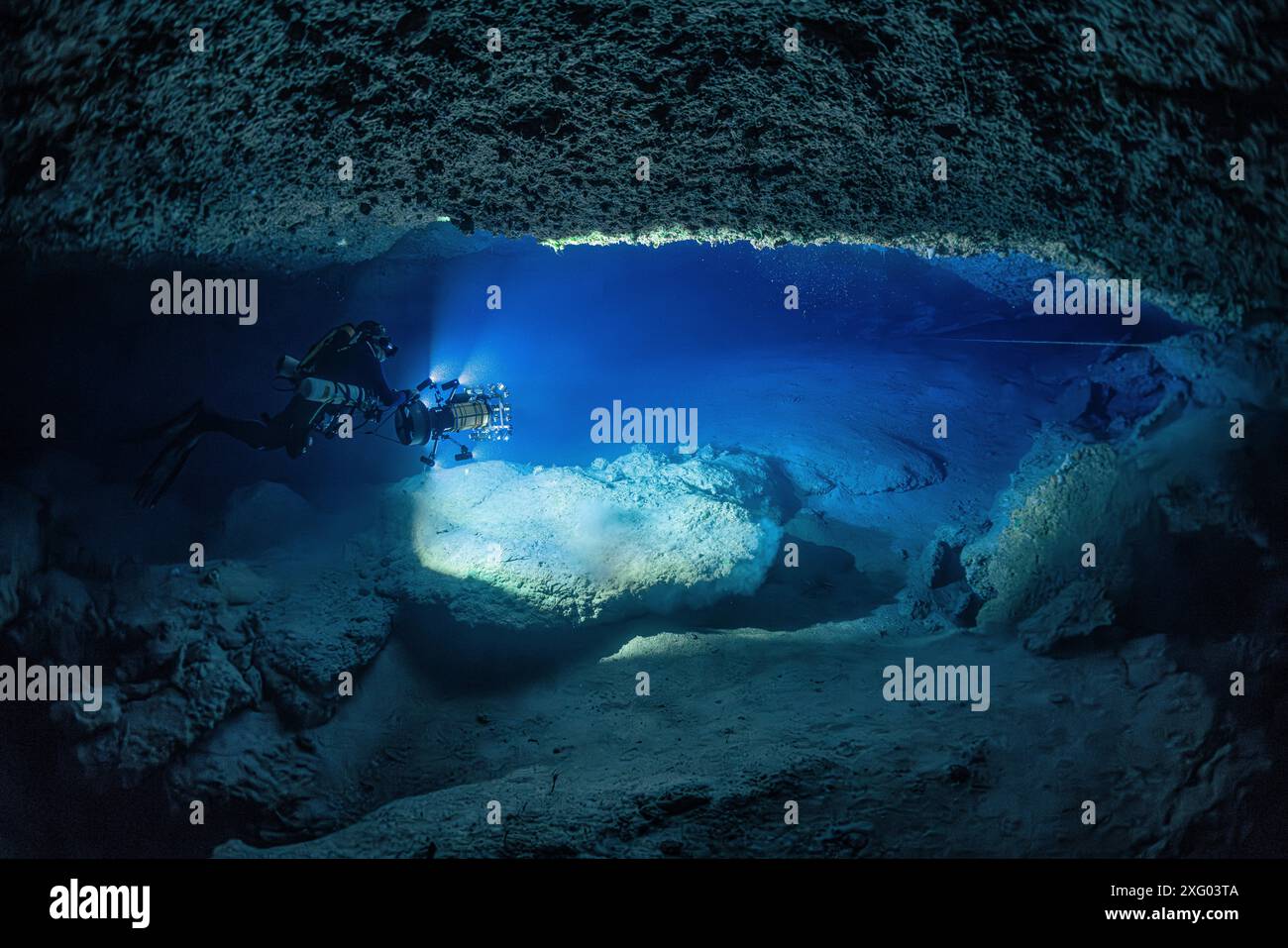 Tek (Trimix) speleologist diver in a karstic underwater cave over 70 meters deep, Photogrammetry, twiglight zone, Mayotte Stock Photo