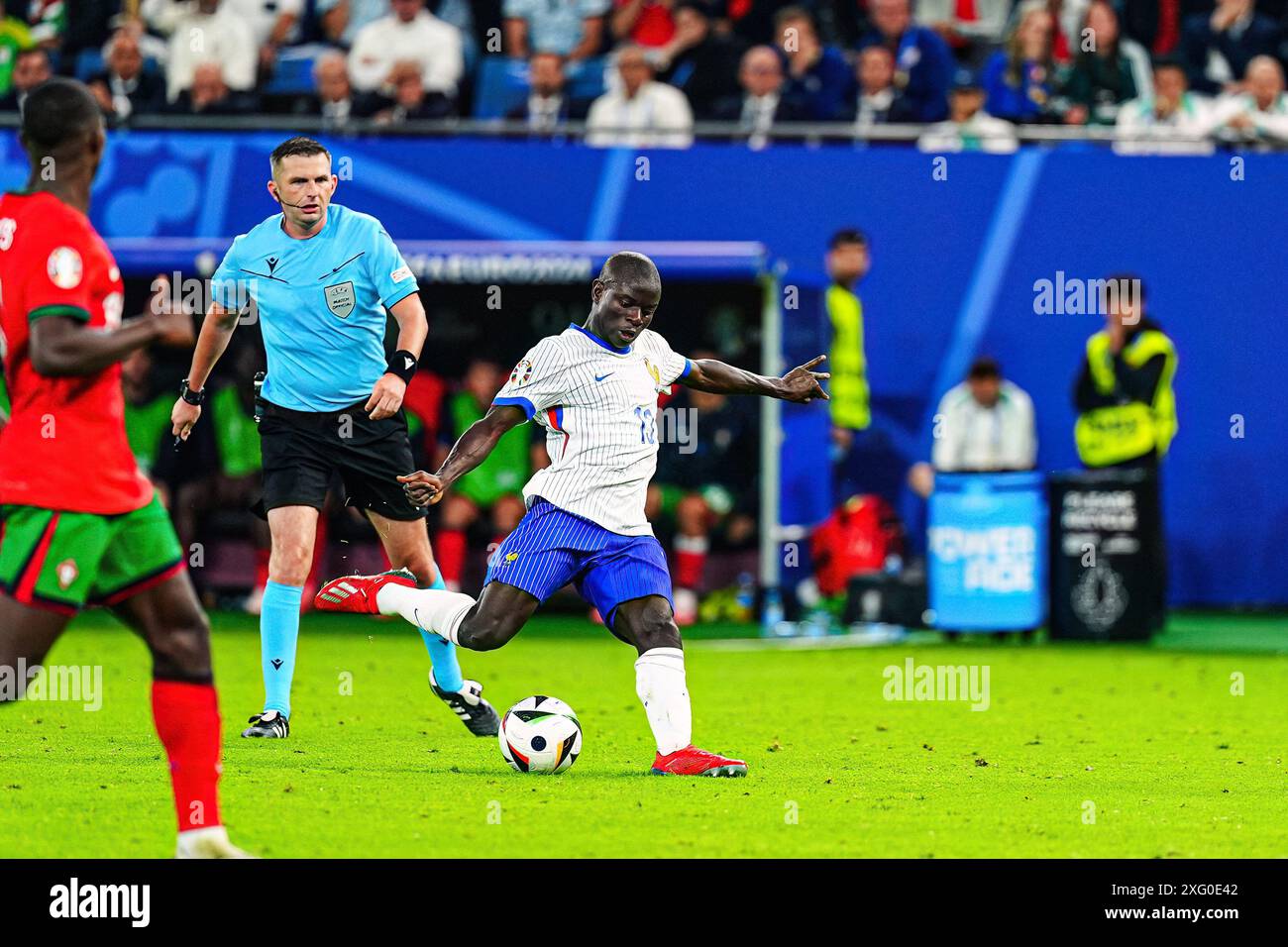 Torschuss/Torchance N´Golo Kante (Frankreich, 13) GER, Portugal vs. Frankreich, Fussball