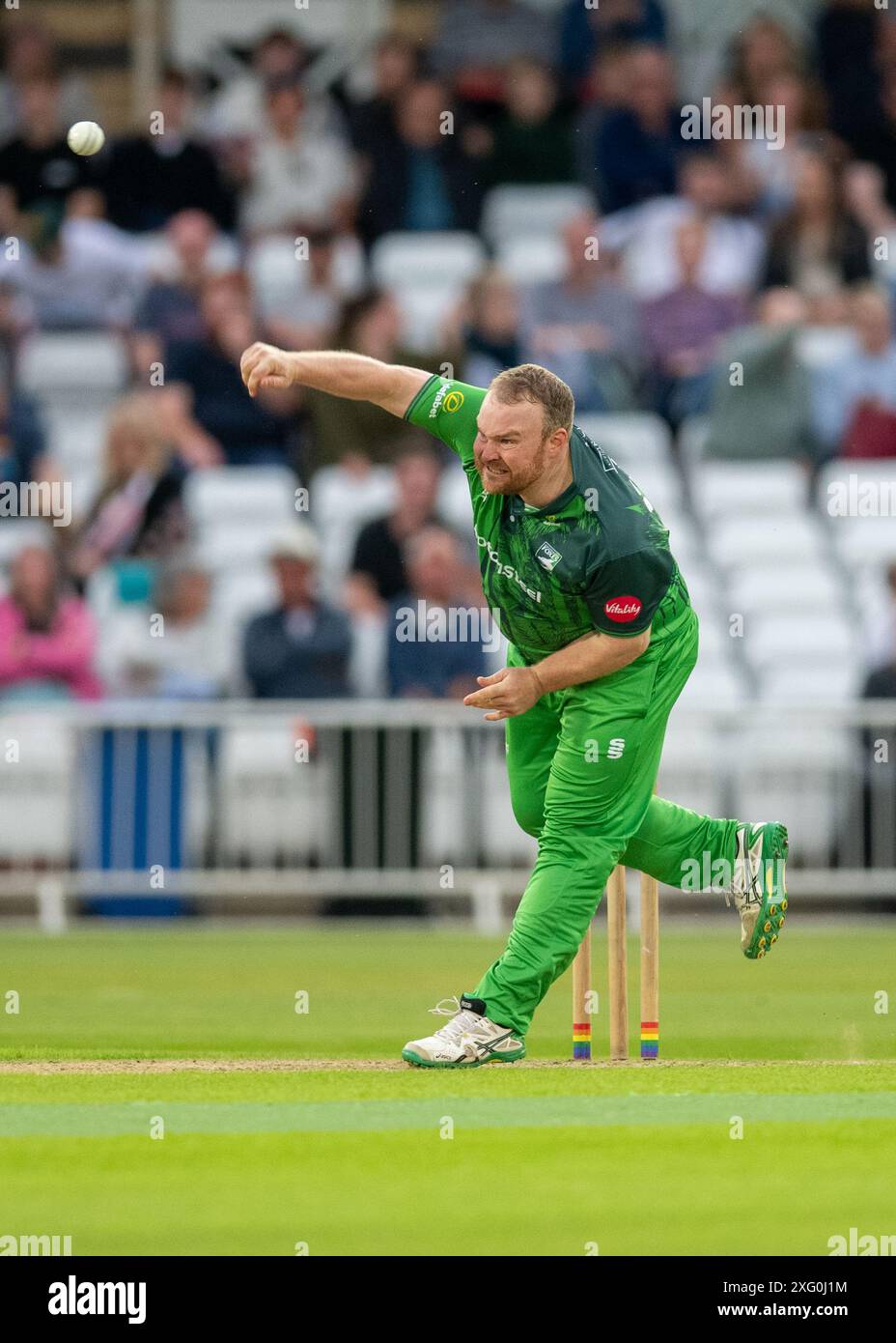 Nottingham, United kingdom, Trent Bridge Cricket Ground. 05 July 2024. Vitality Blast T20.  Notts Outlaws v Leicestershire Foxes.  Pictured:   Paul Stirling (Foxes) bowling.  Credit: Mark Dunn/Alamy Live News Stock Photo