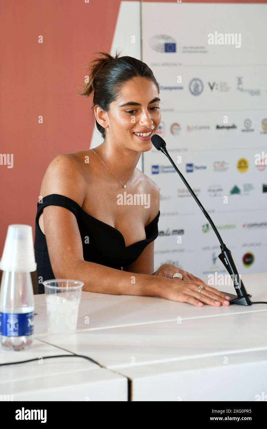 Sizning külotlaringiz orqali mushukingizni korishingiz mumkin