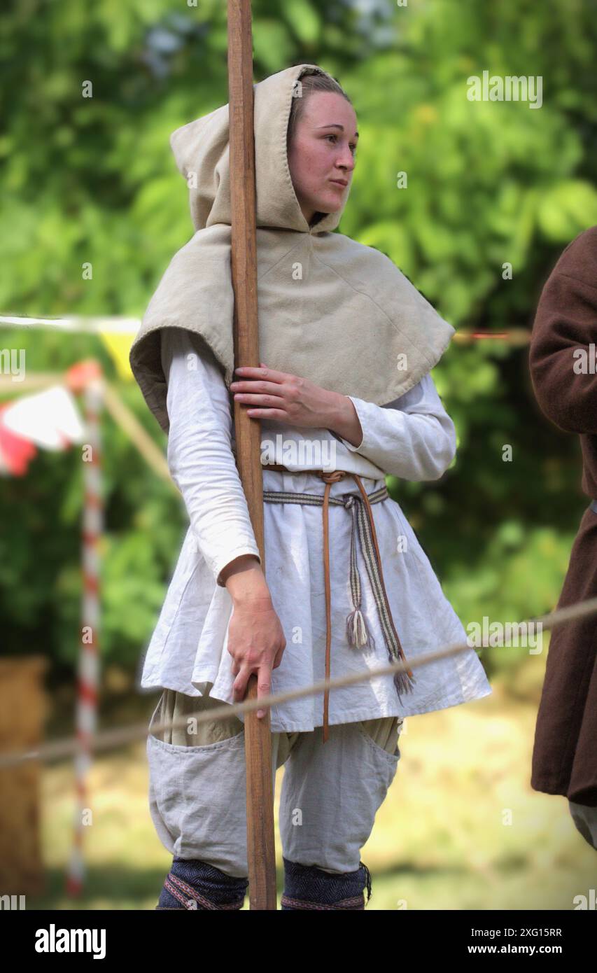 People in costume at medieval market hi-res stock photography and ...