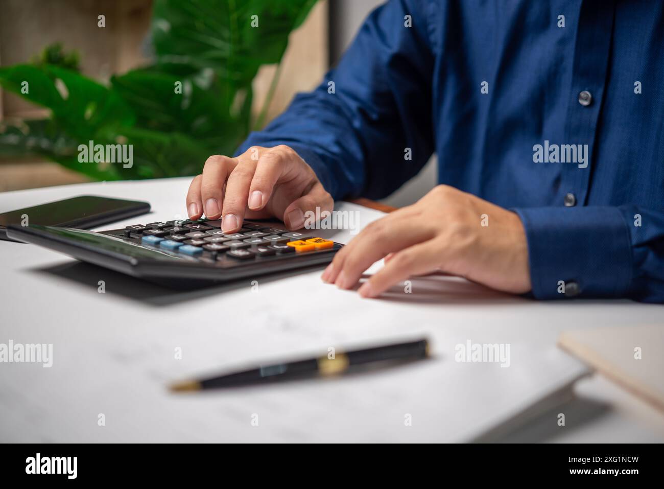 Man doing taxes hi-res stock photography and images - Alamy
