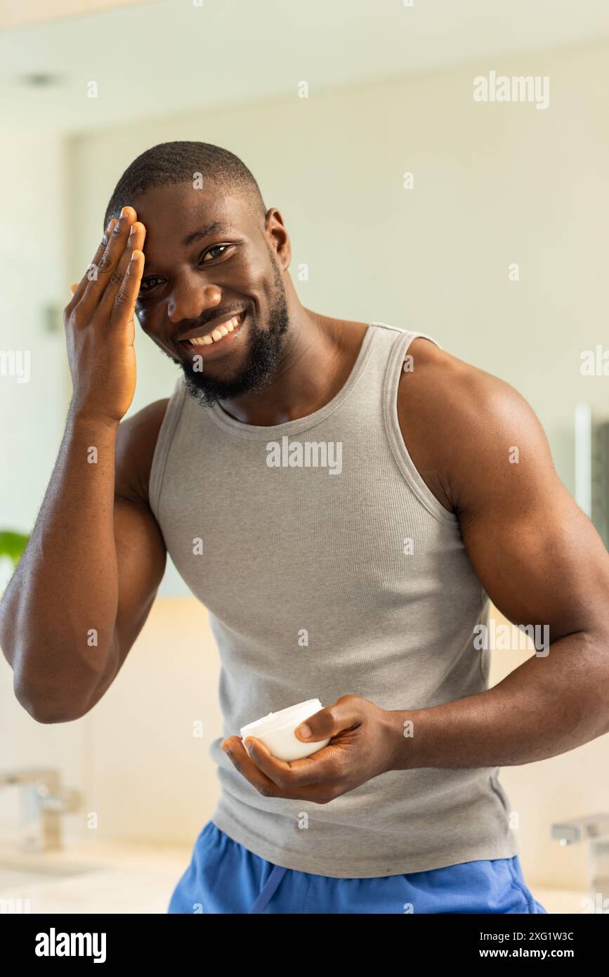 Strong fit african american man hi-res stock photography and images - Alamy