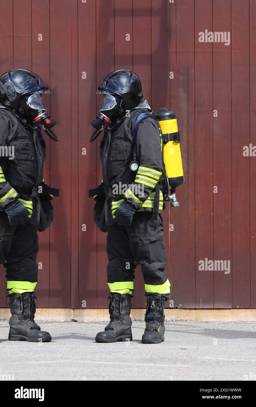 Firefighting gas mask hi-res stock photography and images - Alamy
