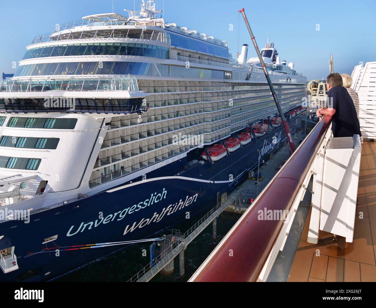  Kreuzfahrt-Mein Schiff 7 im Hafen von Kiel am Ostseekai. Kreuzfahrt Bildidee 