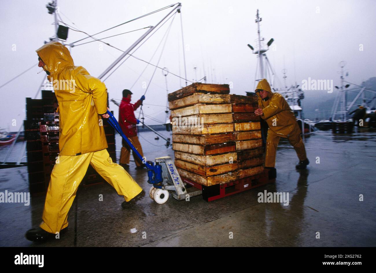 Unloading Fish Unloading fish hi-res stock photography and images - Alamy