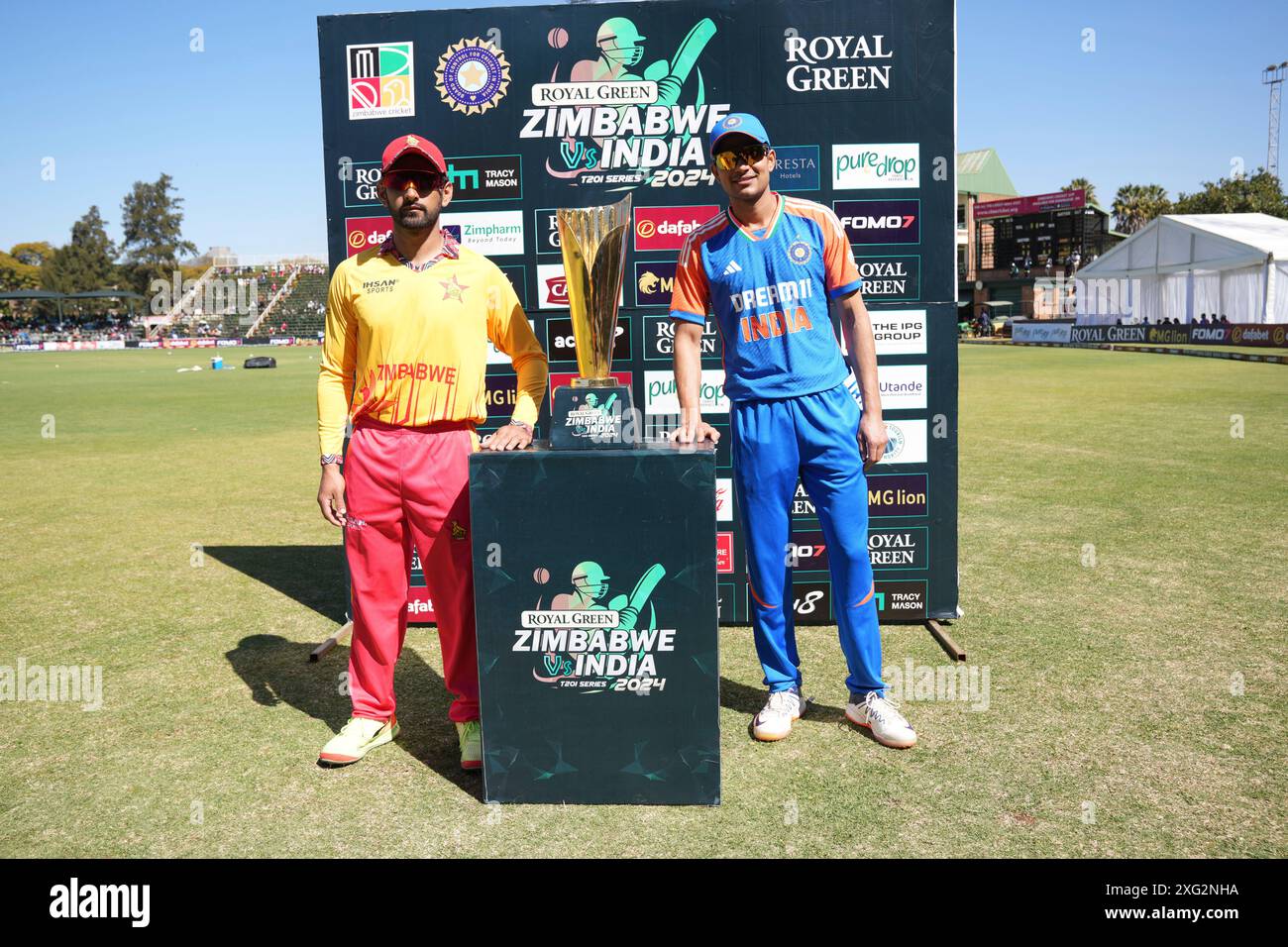 Zimbabwe cricket captain Sikandar Razar, left, and India captain ...