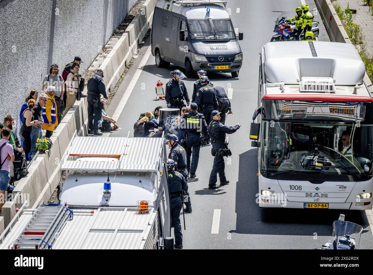 THE HAGUE - Climate activists A12 in The Hague again block the A12 ...