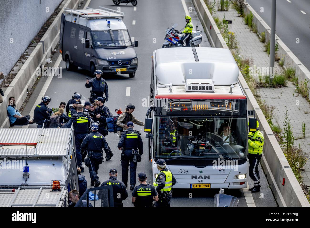 THE HAGUE - Climate activists A12 in The Hague again block the A12 ...