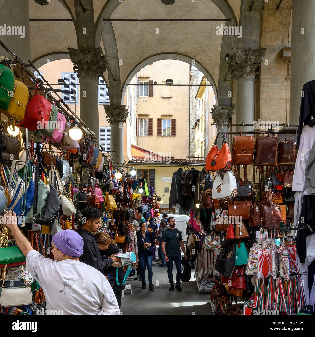 Leather market florence nuovo hi-res stock photography and images - Alamy