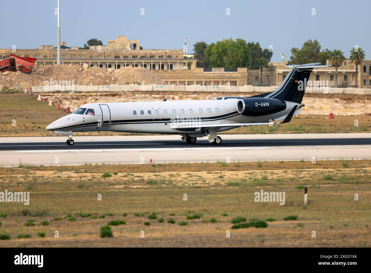 Vistajet corporate jet landing hi-res stock photography and images - Alamy
