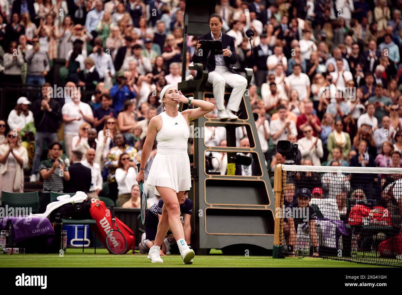 Elina Svitolina celebrates beating Ons Jabeur (not pictured) on day six