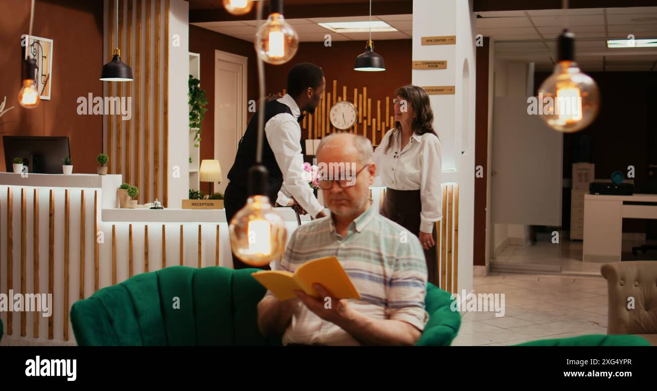 Hotel staff team greeting tourist hi-res stock photography and images ...