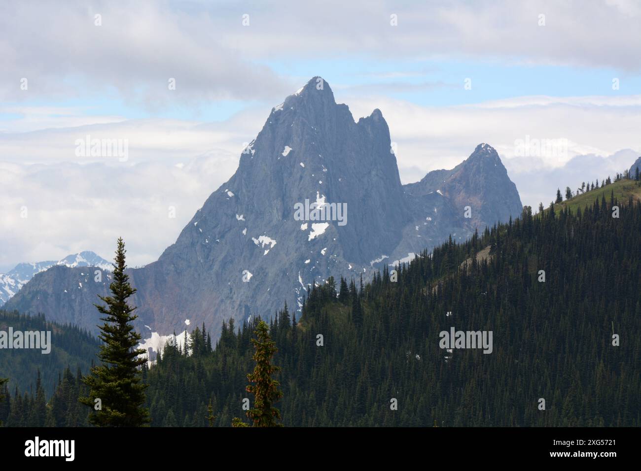 Canada mountain border hi-res stock photography and images - Alamy