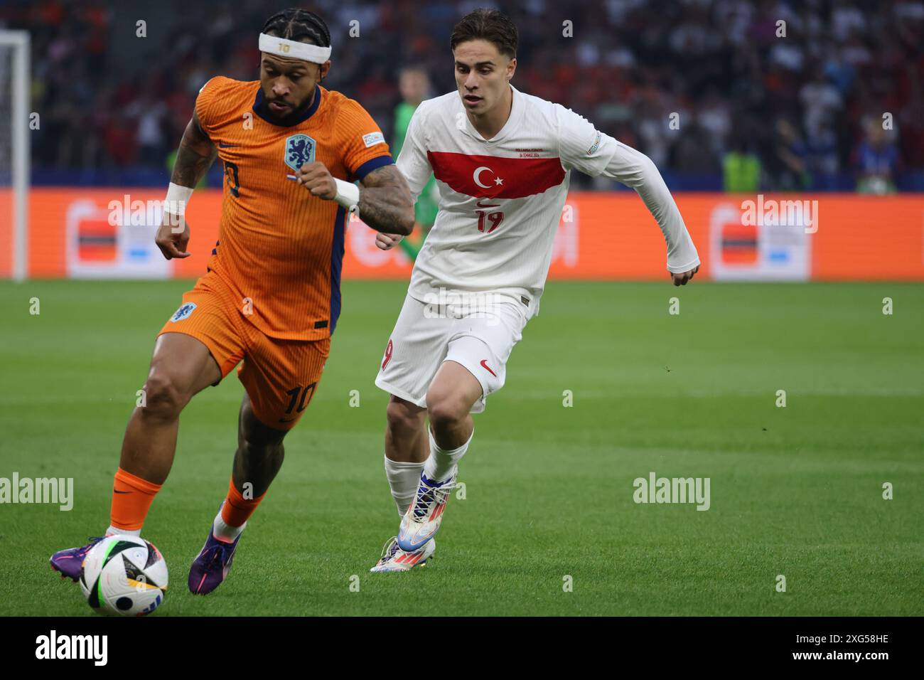 Berlin, Germany, 6, July, 2025. Memphis Depay dribbles with the ball