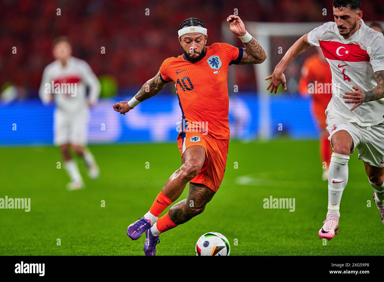 Memphis Depay (Niederlande, 10), Samet Akaydin (Tuerkei, 04), GER