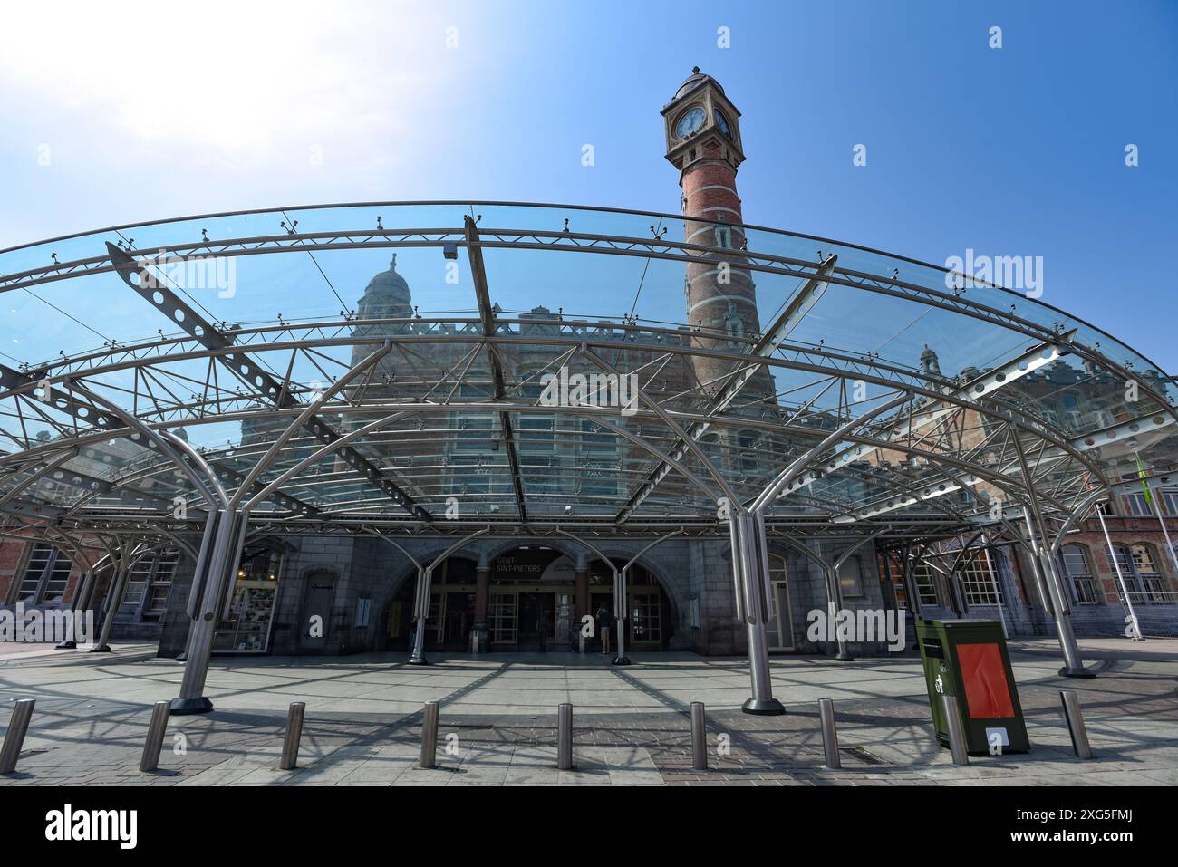 Entrance to gent sint pieters station hi-res stock photography and images -  Alamy