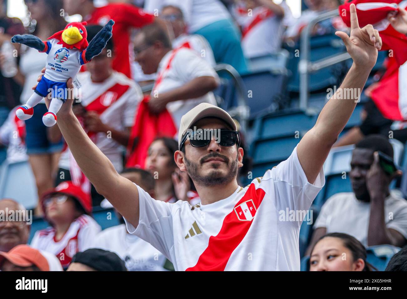 KANSAS CITY, KANSAS - JUNE 25: Peru fans prior the CONMEBOL Copa ...