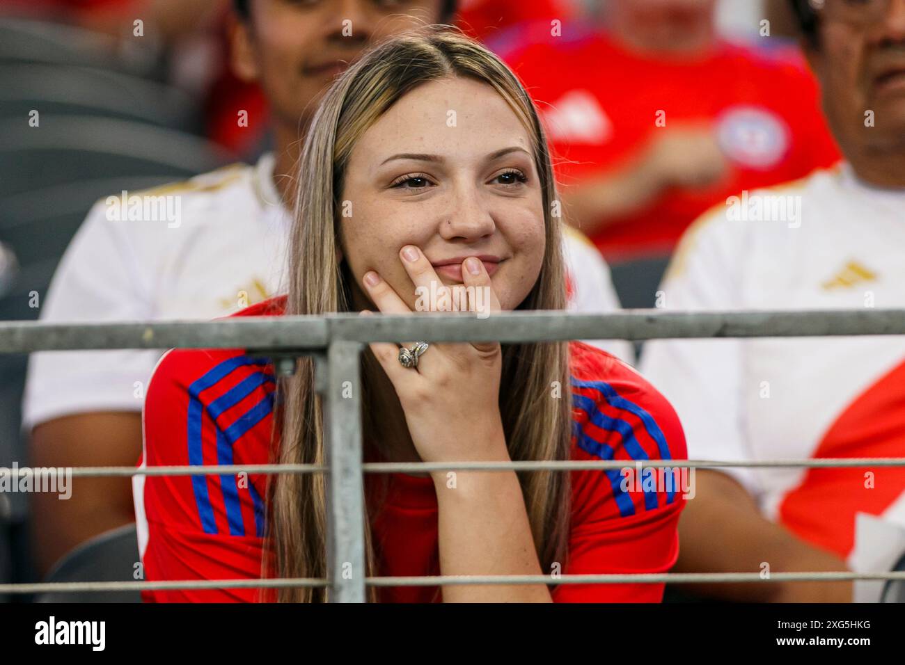 ARLINGTON, TEXAS - JUNE 21: A fan of Chile enjoy prior the CONMEBOL