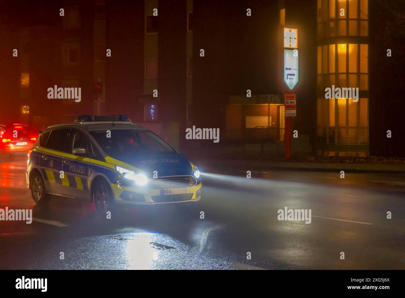 Police car fog road hi-res stock photography and images - Alamy