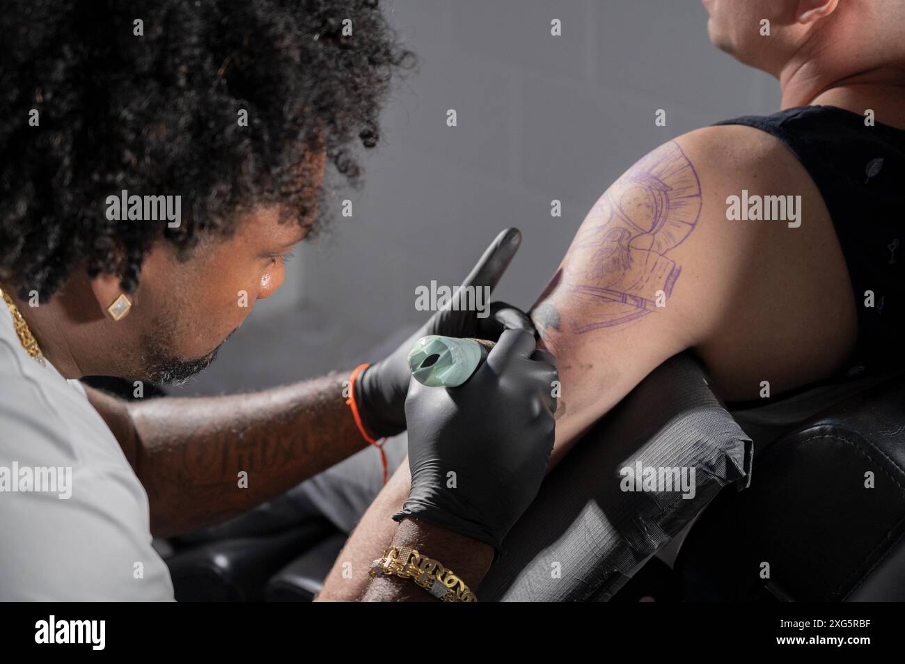 Body art hi-res stock photography and images - Alamy