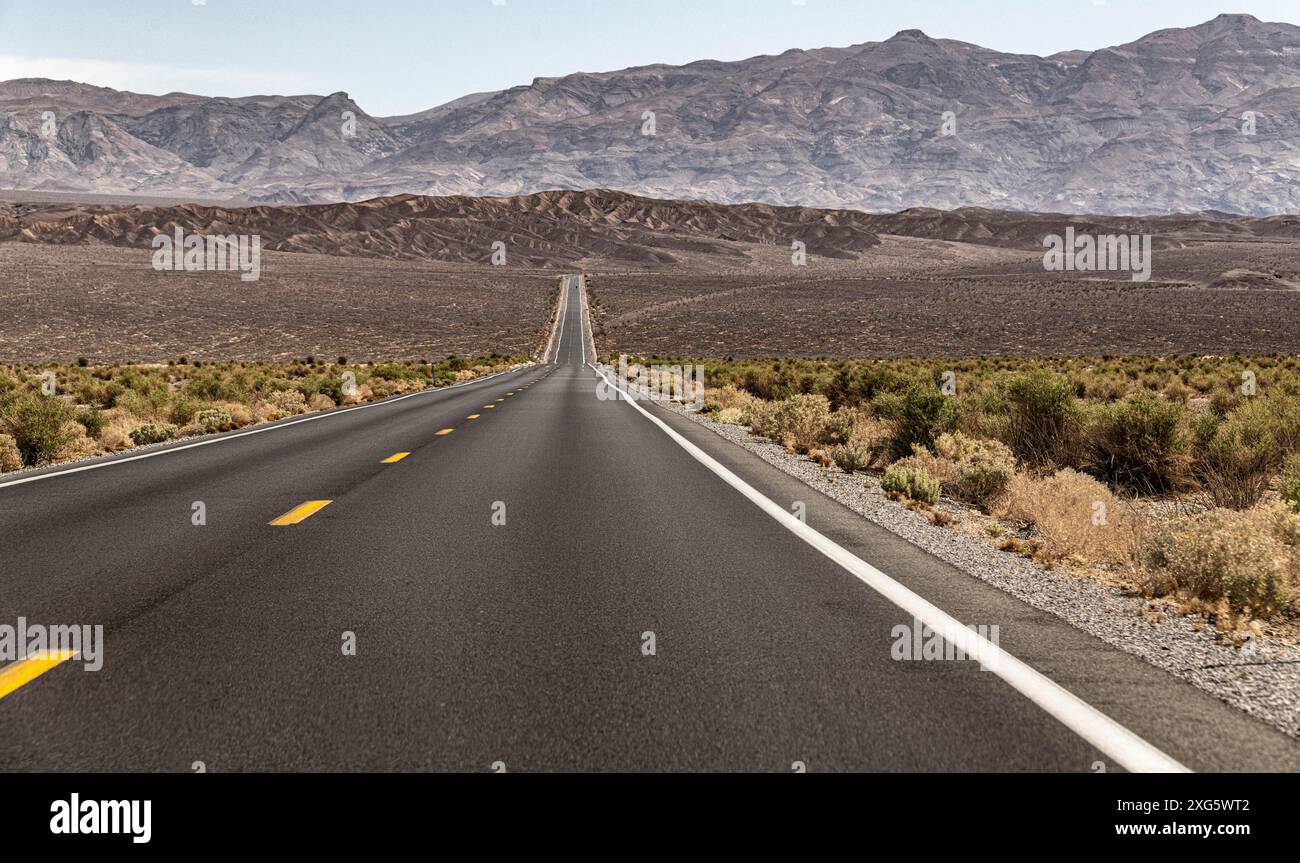 Lonely road in death hi-res stock photography and images - Alamy