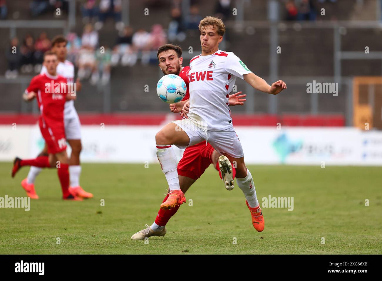 Maurice Danielle Werlein (Siegen) gegen Meiko Waeschenbach (Koeln) Sportfreunde Siegen vs 1. FC Koeln, Fussball, Testspiel, 06.07.2024 Foto: Rene Weiss/Eibner Stock Photo