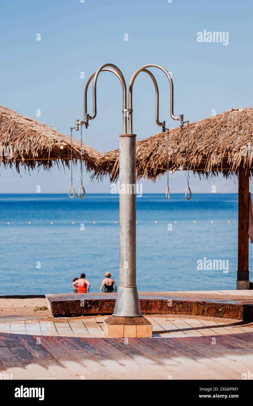 Public shower and water to wash beach sand off, Playa de las Canteras beach,  Las Palmas, Gran Canaria Stock Photo - Alamy, image size:866x1390