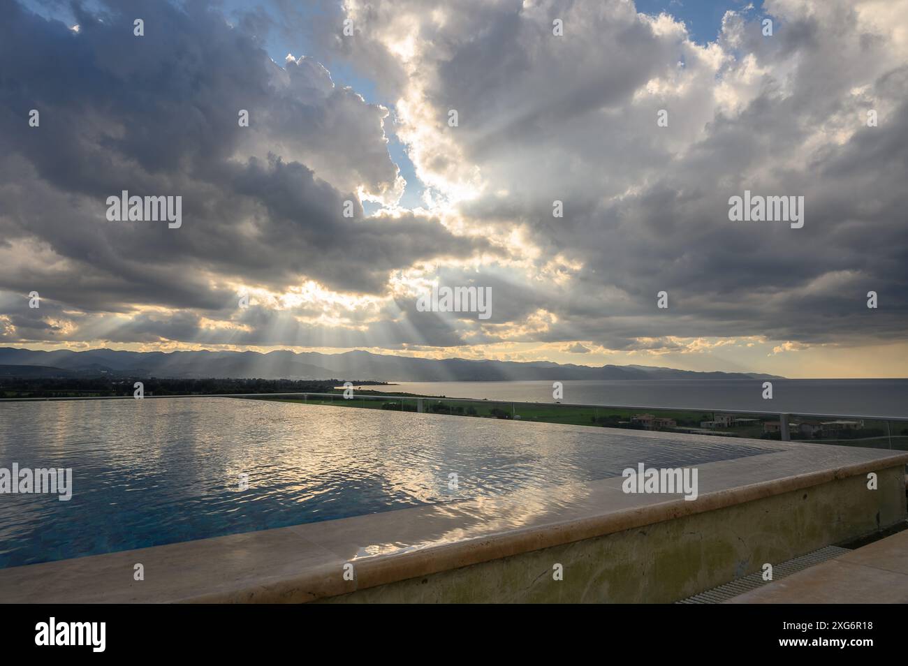 Timelapse sun rays over sea hi-res stock photography and images - Alamy