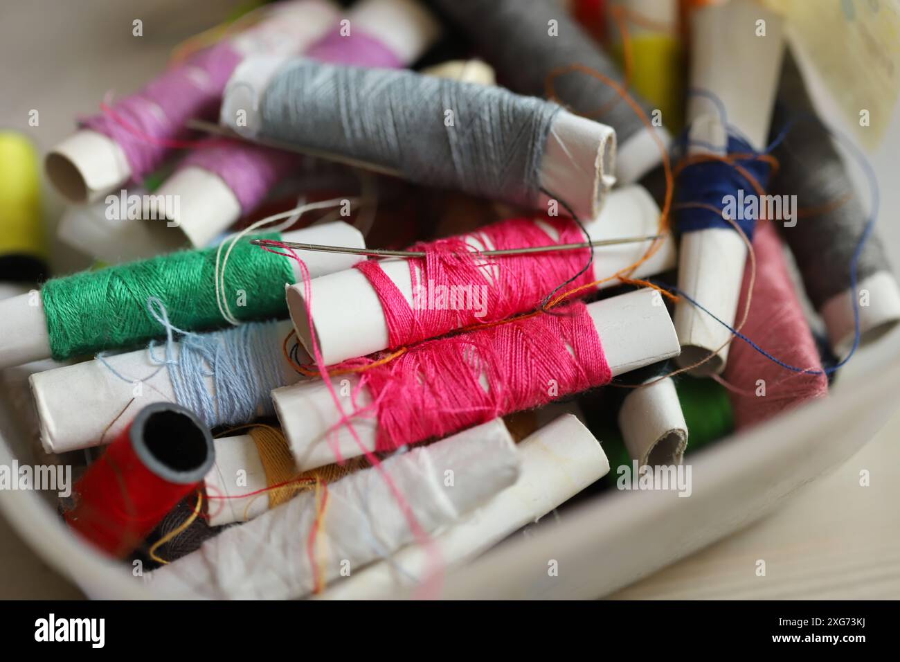 Closeup needle threads hi-res stock photography and images - Alamy