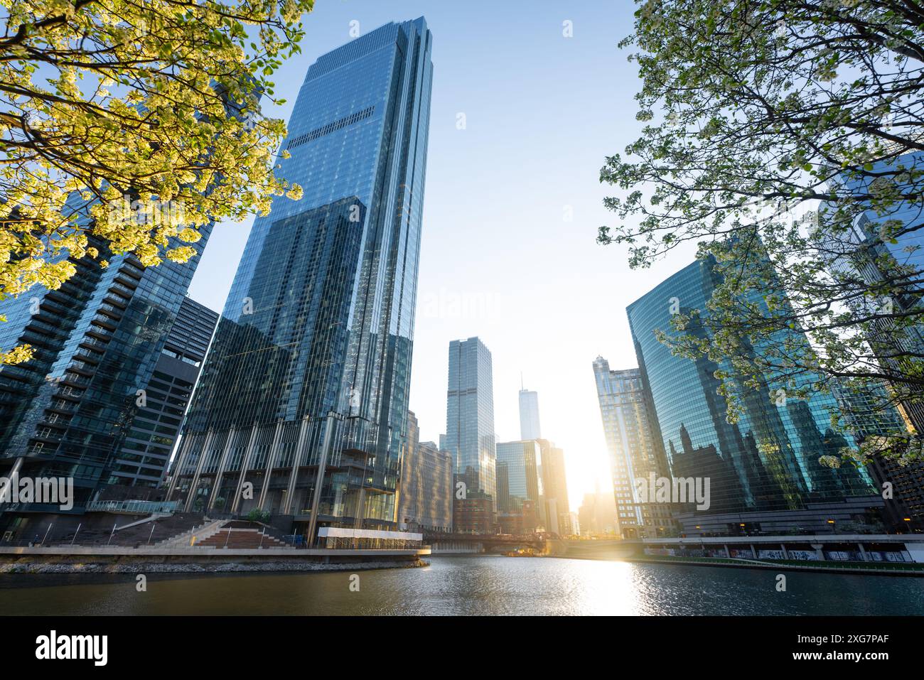 View downtown from chicago river hi-res stock photography and images ...