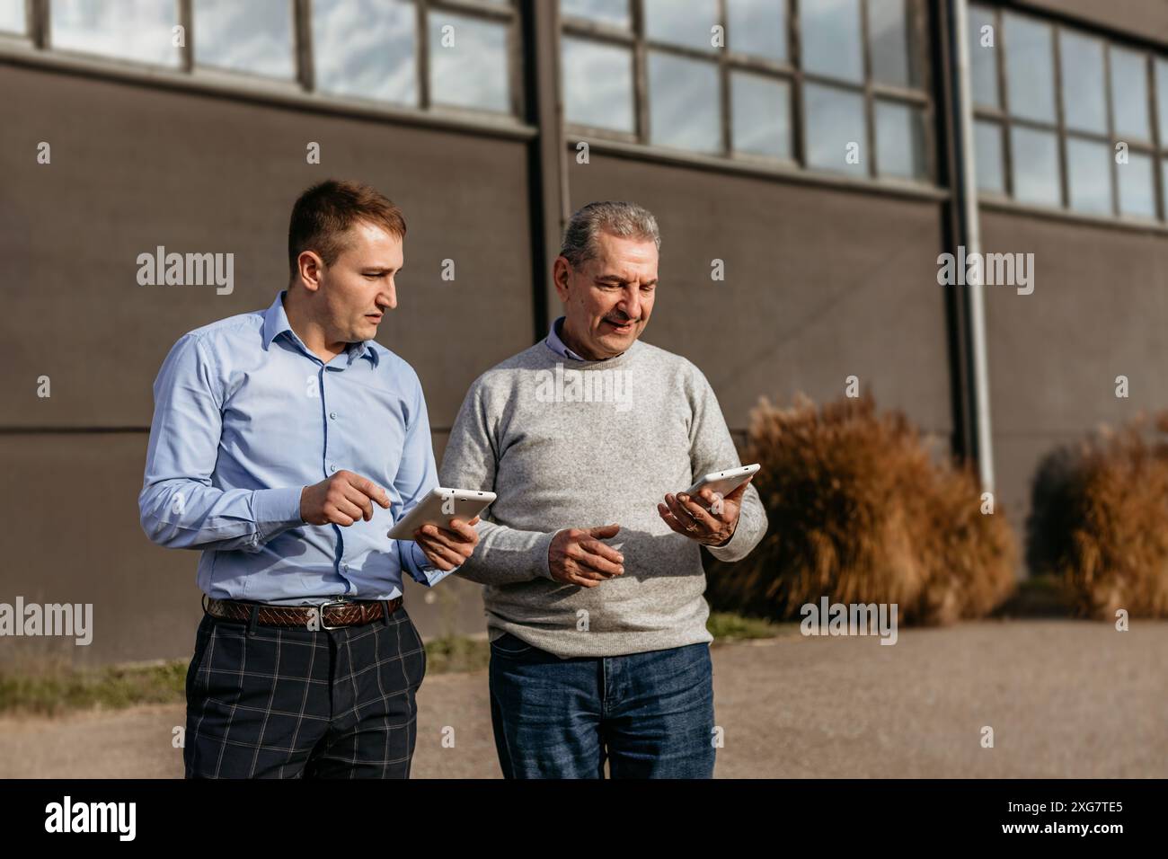 Two men wearing casual hi-res stock photography and images - Alamy