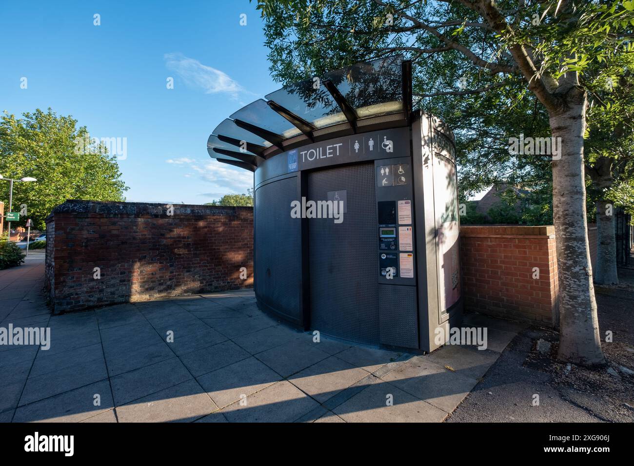 Wallingford Toilets outside Waitrose Stock Photo - Alamy