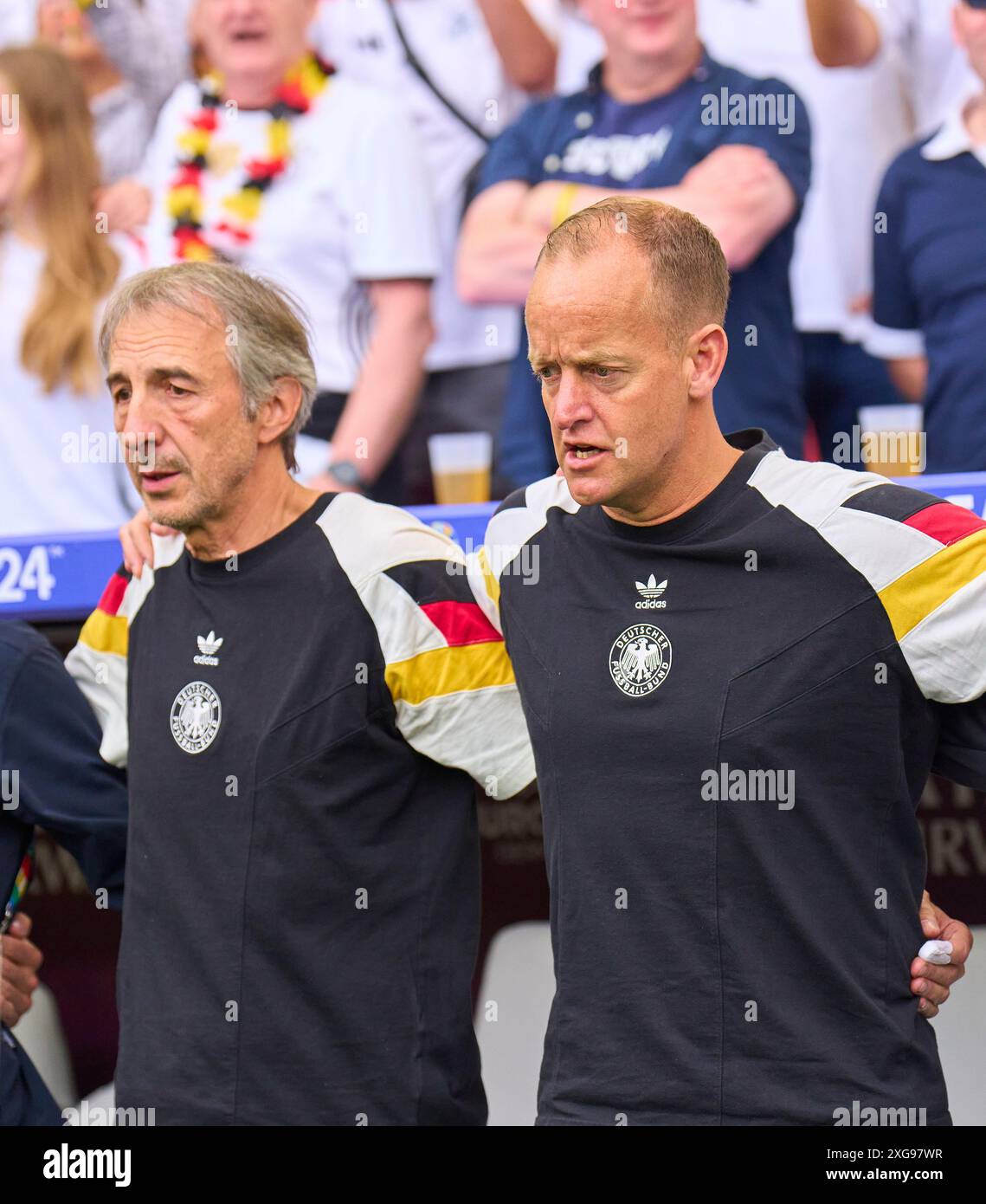 DFB team doctor, Dr.Jochen HAHNE (R) Wolfgang Bunz, DFB Physiotherapeut ...