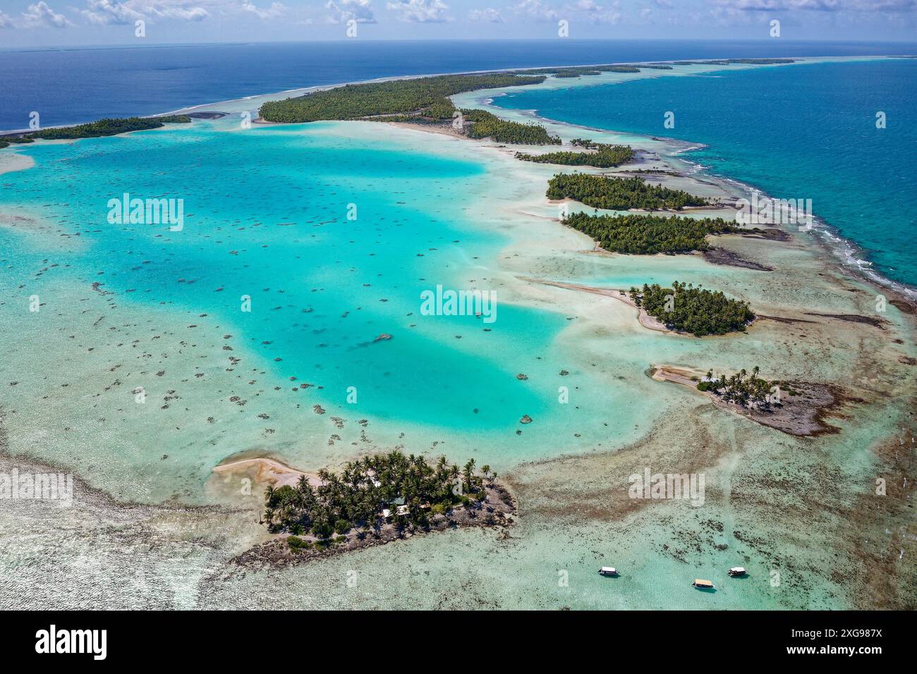 FRENCH POLYNESIA. TUAMOTU ARCHIPELAGO. RANGIROA ISLAND. AERIAL VIEW OF ...