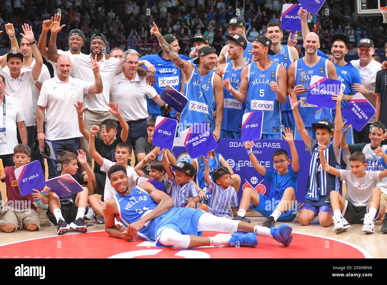 Giannis Antetokounmpo and Greece celebrate que qualification for the Olympic Games in Paris