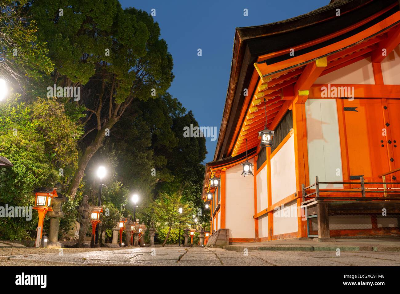 Yasaka shrine gion old hi-res stock photography and images - Alamy