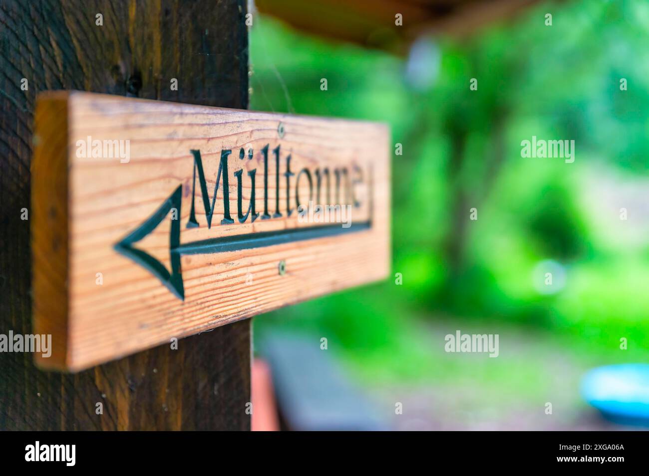 Waste bin sign Stock Photo - Alamy