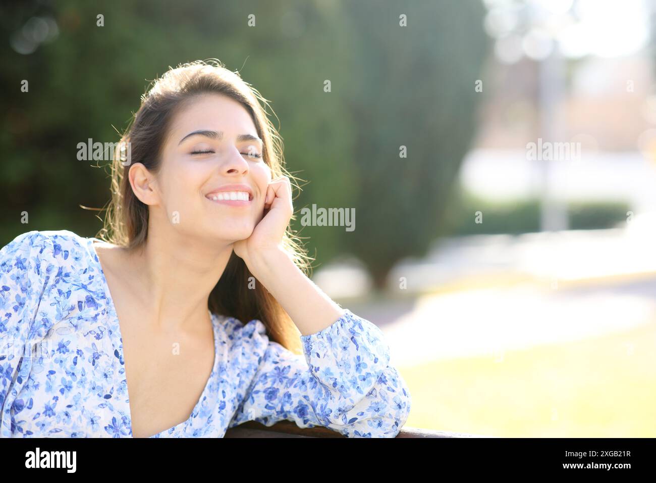 Woman relaxed smiling outside hi-res stock photography and images - Alamy