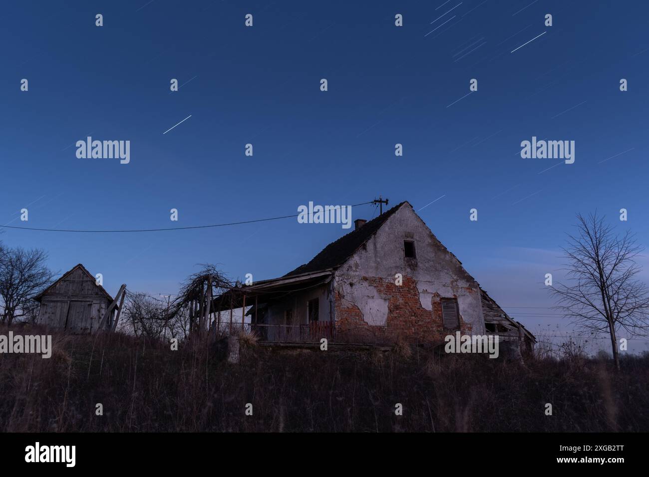 Deserted farm house hi-res stock photography and images - Alamy