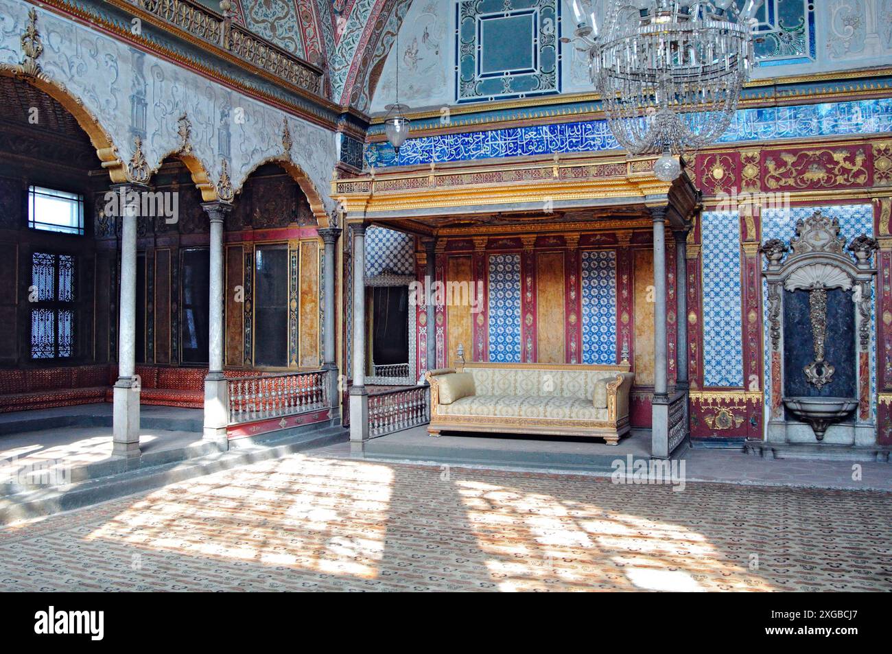 Turkey, Istanbul, Topkapi, Palace, Imperial Hall with the throne of the ...