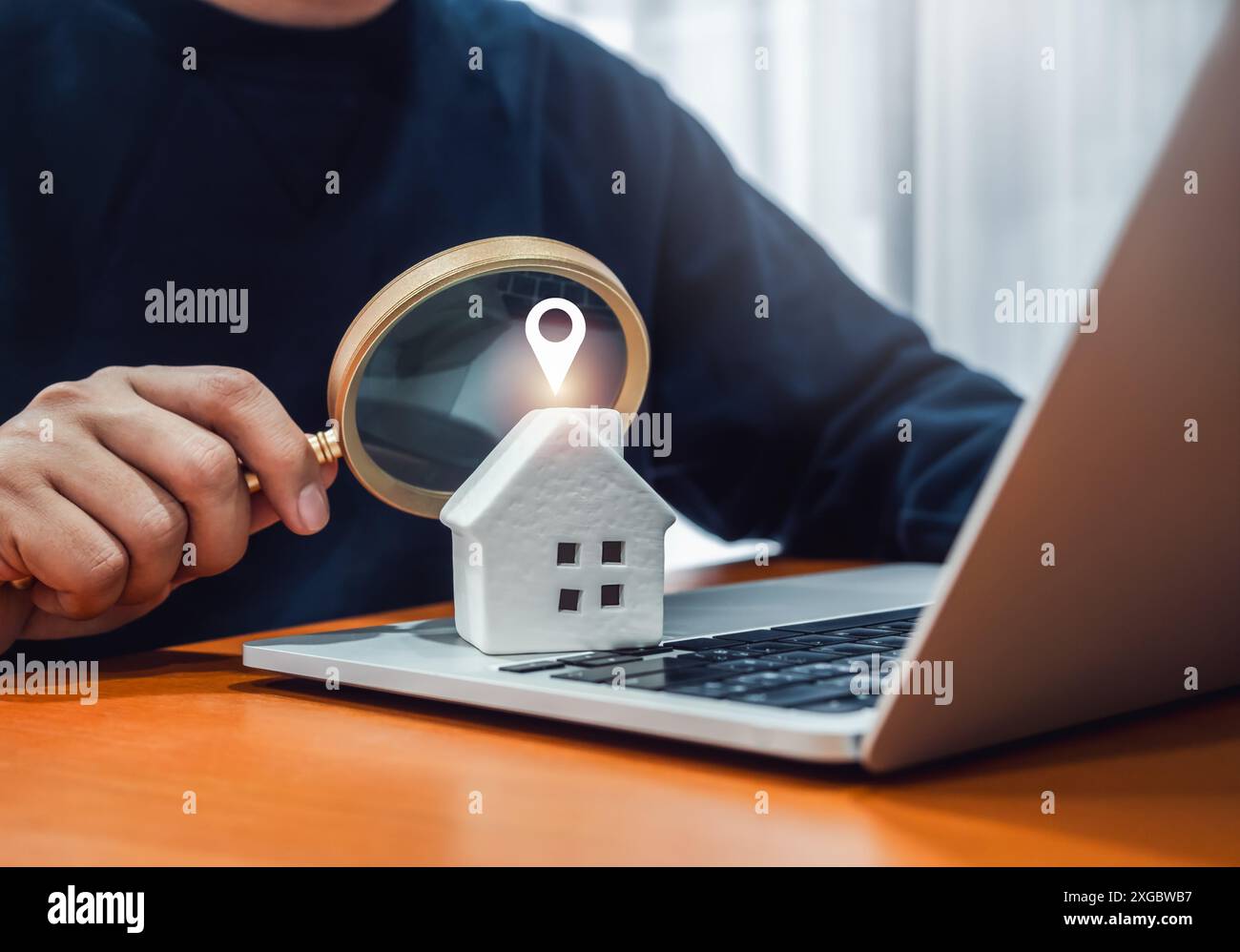 Location magnifier icon map hi-res stock photography and images - Alamy
