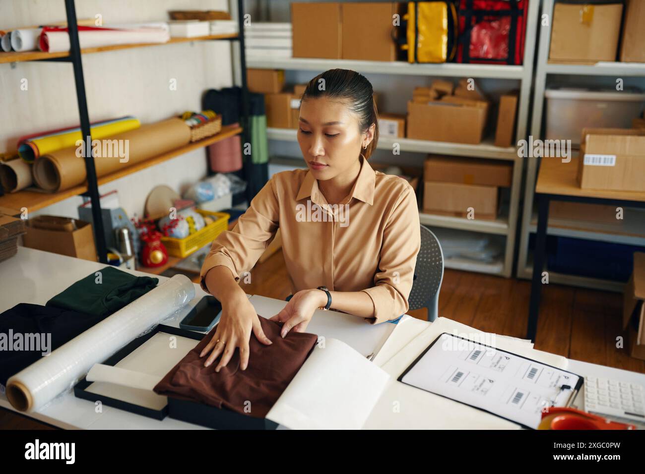 Worker Packing Goods For Delivery Stock Photo - Alamy