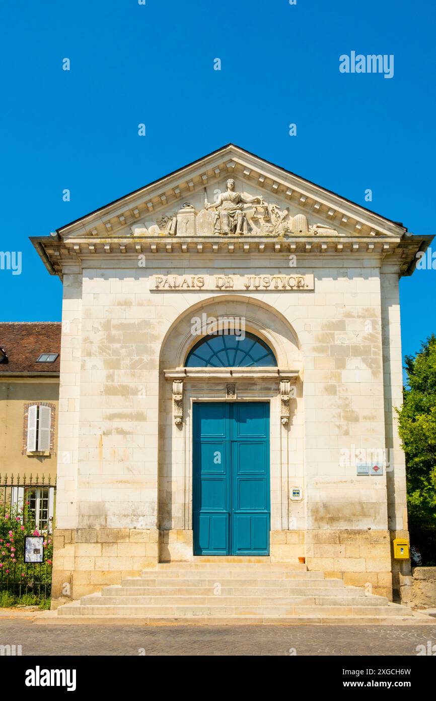 File:Joigny FR 89 sur l'Yonne 1.jpg   Wikimedia